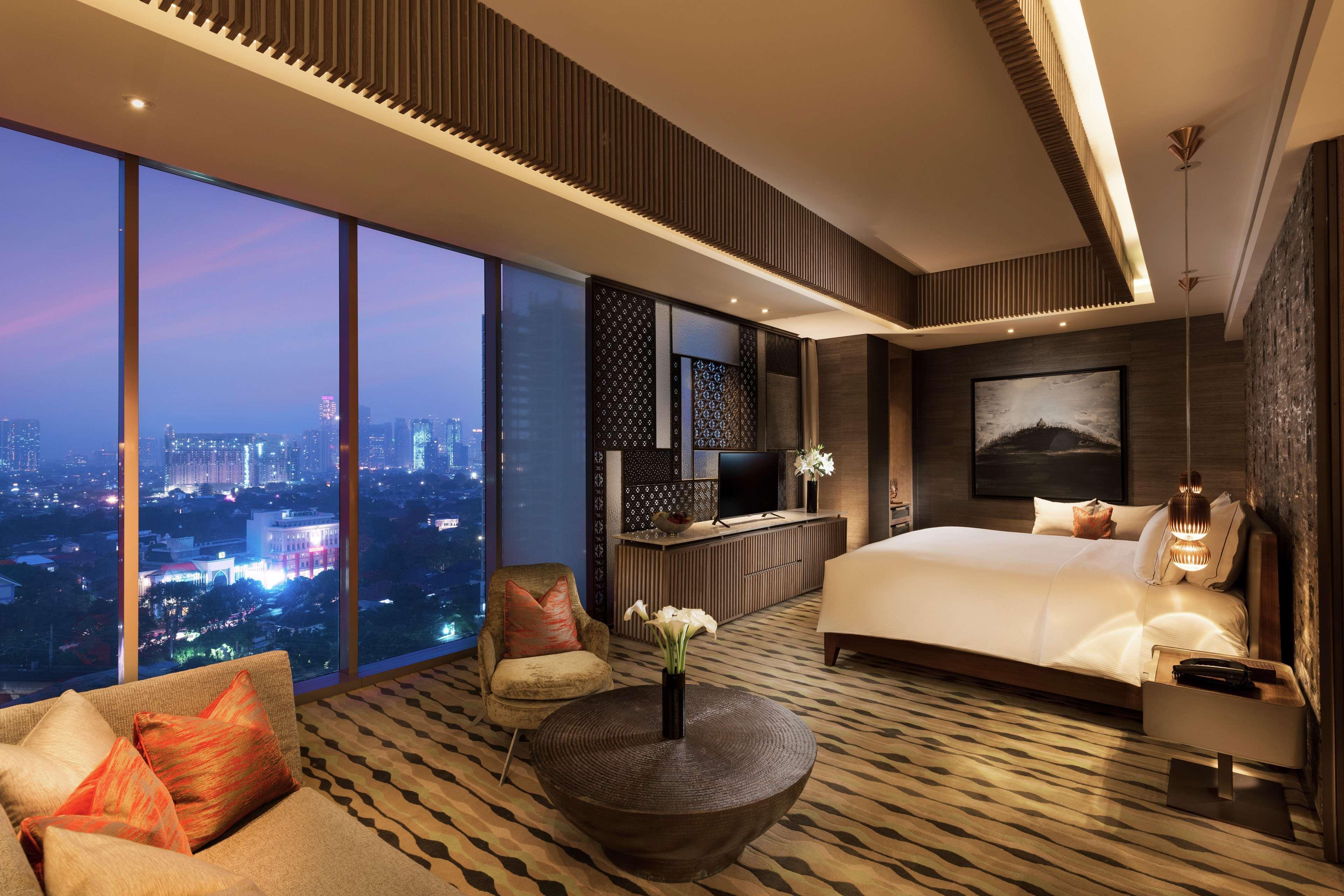 Doubletree By Hilton Jakarta - Diponegoro Dış mekan fotoğraf A suite at the hotel