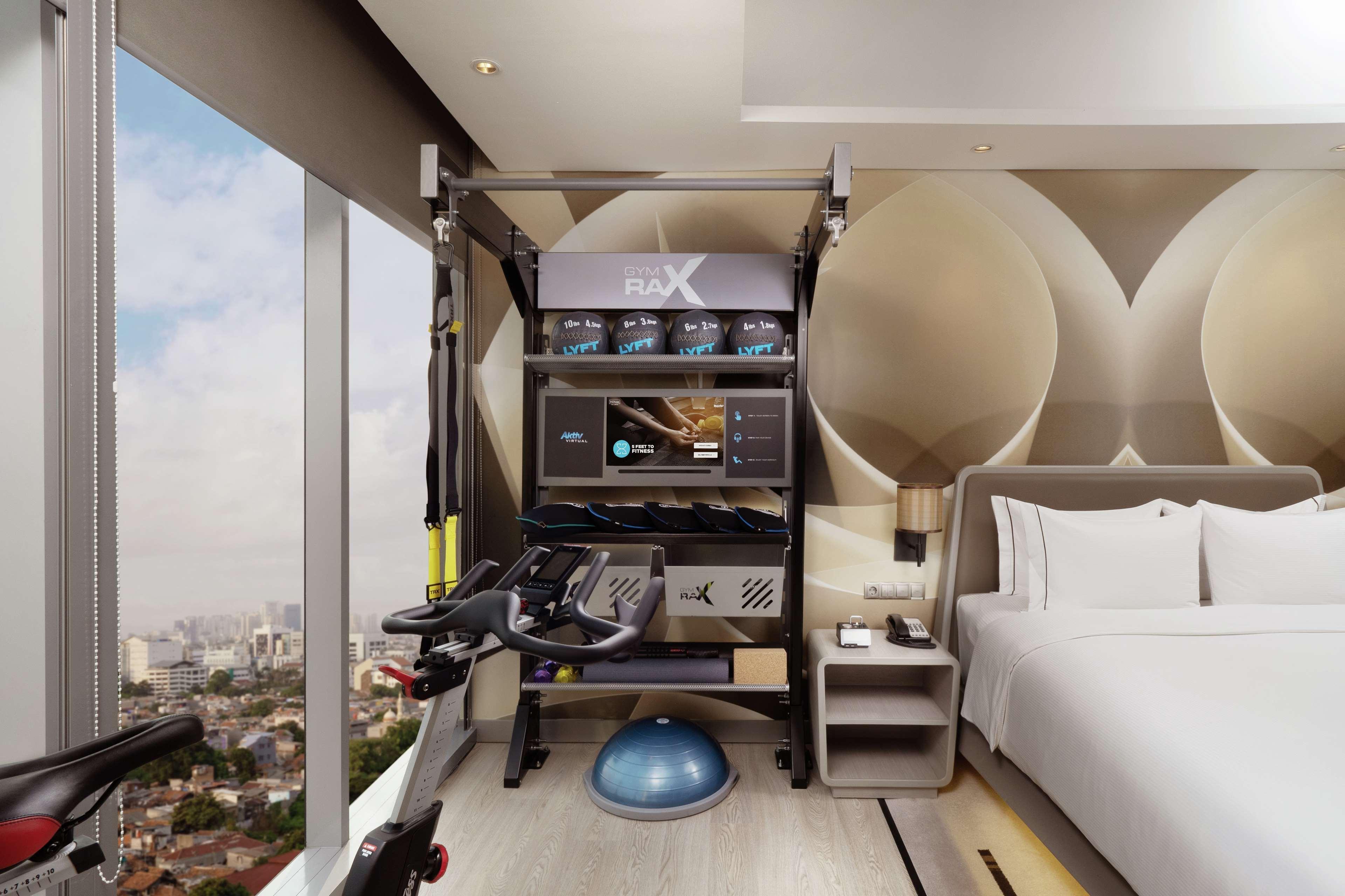 Doubletree By Hilton Jakarta - Diponegoro Dış mekan fotoğraf A home gym