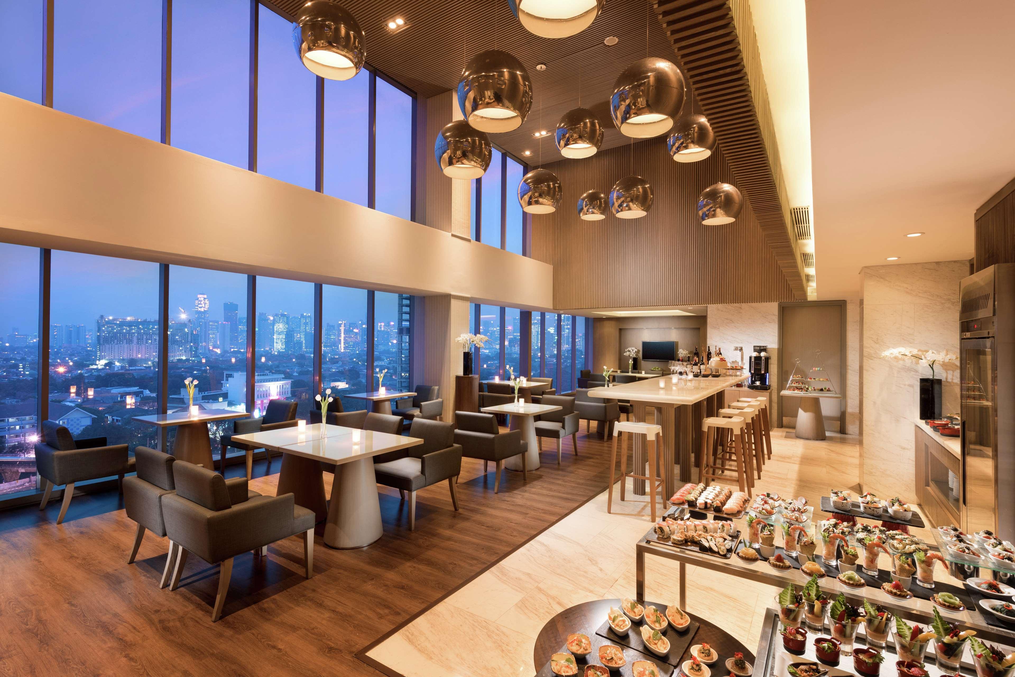 Doubletree By Hilton Jakarta - Diponegoro Dış mekan fotoğraf Club Lounge at Suvarnabhumi Airport