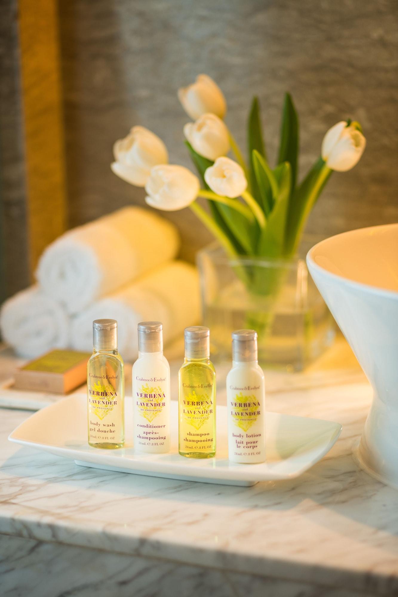 Doubletree By Hilton Jakarta - Diponegoro Dış mekan fotoğraf Aromatherapy products