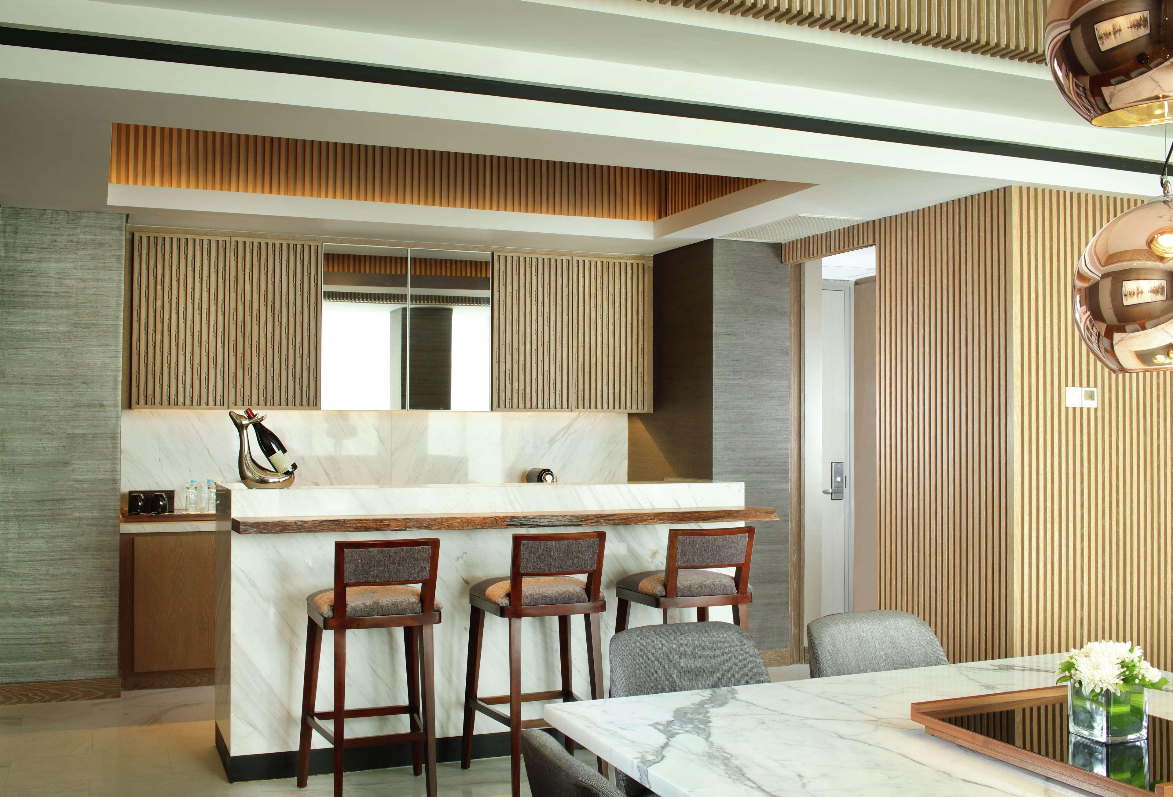Doubletree By Hilton Jakarta - Diponegoro Dış mekan fotoğraf The kitchen