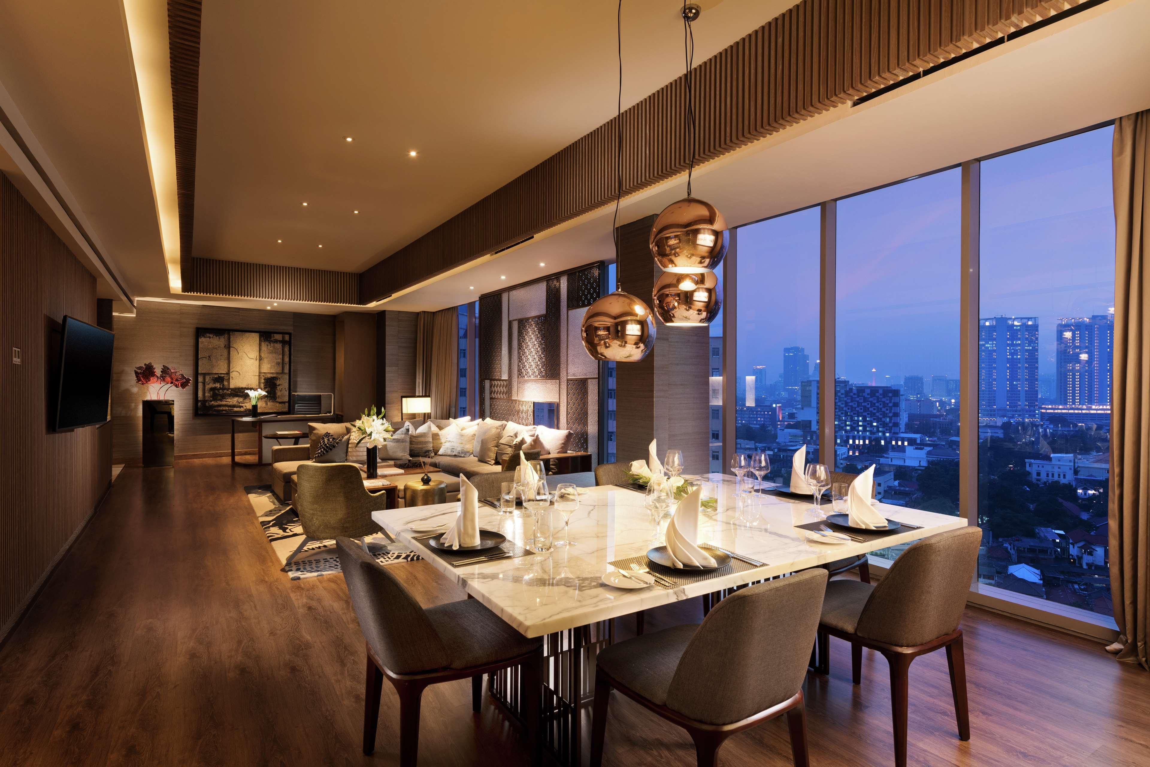 Doubletree By Hilton Jakarta - Diponegoro Dış mekan fotoğraf The Club at The Park, Hyderabad
