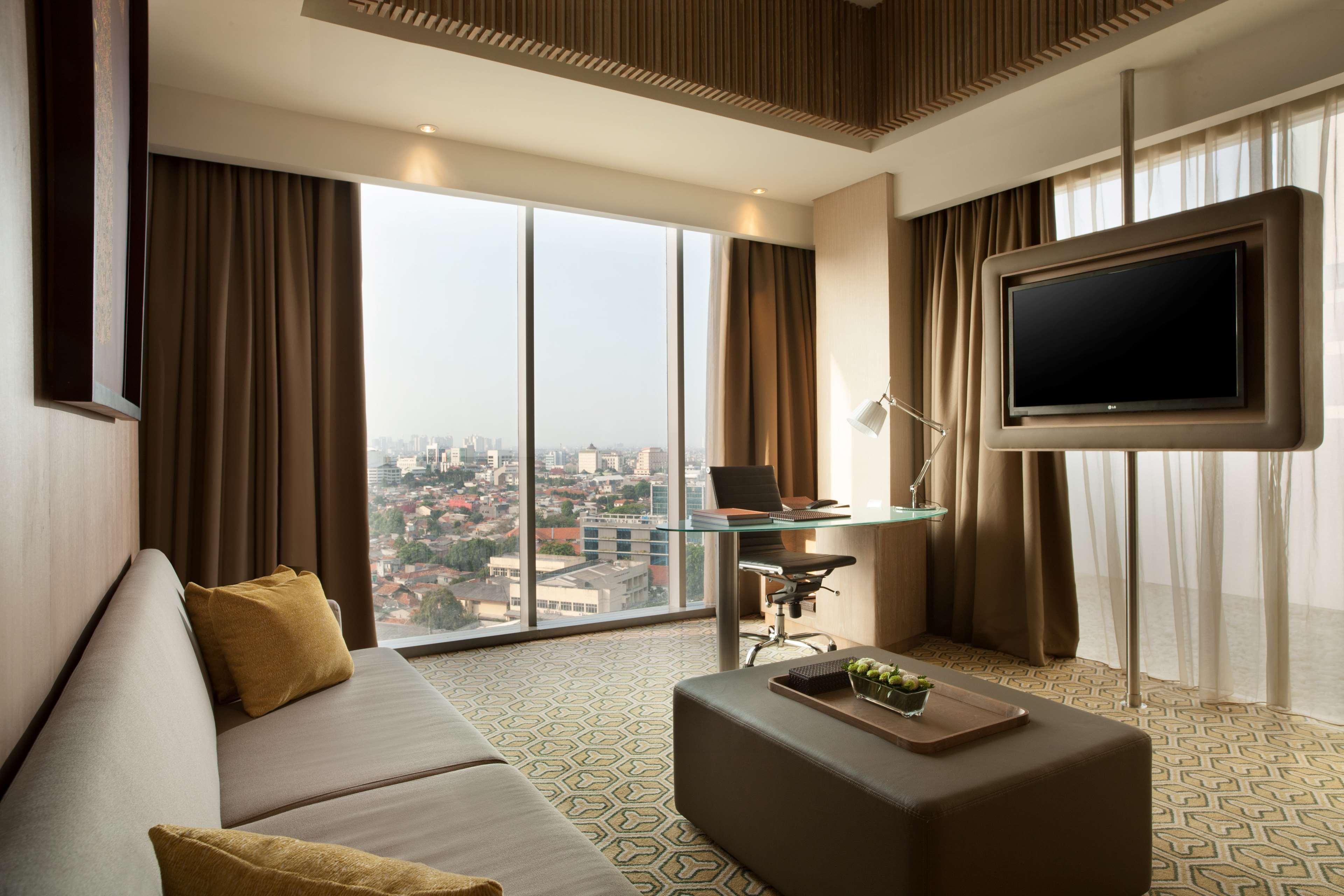 Doubletree By Hilton Jakarta - Diponegoro Dış mekan fotoğraf Suite at the hotel