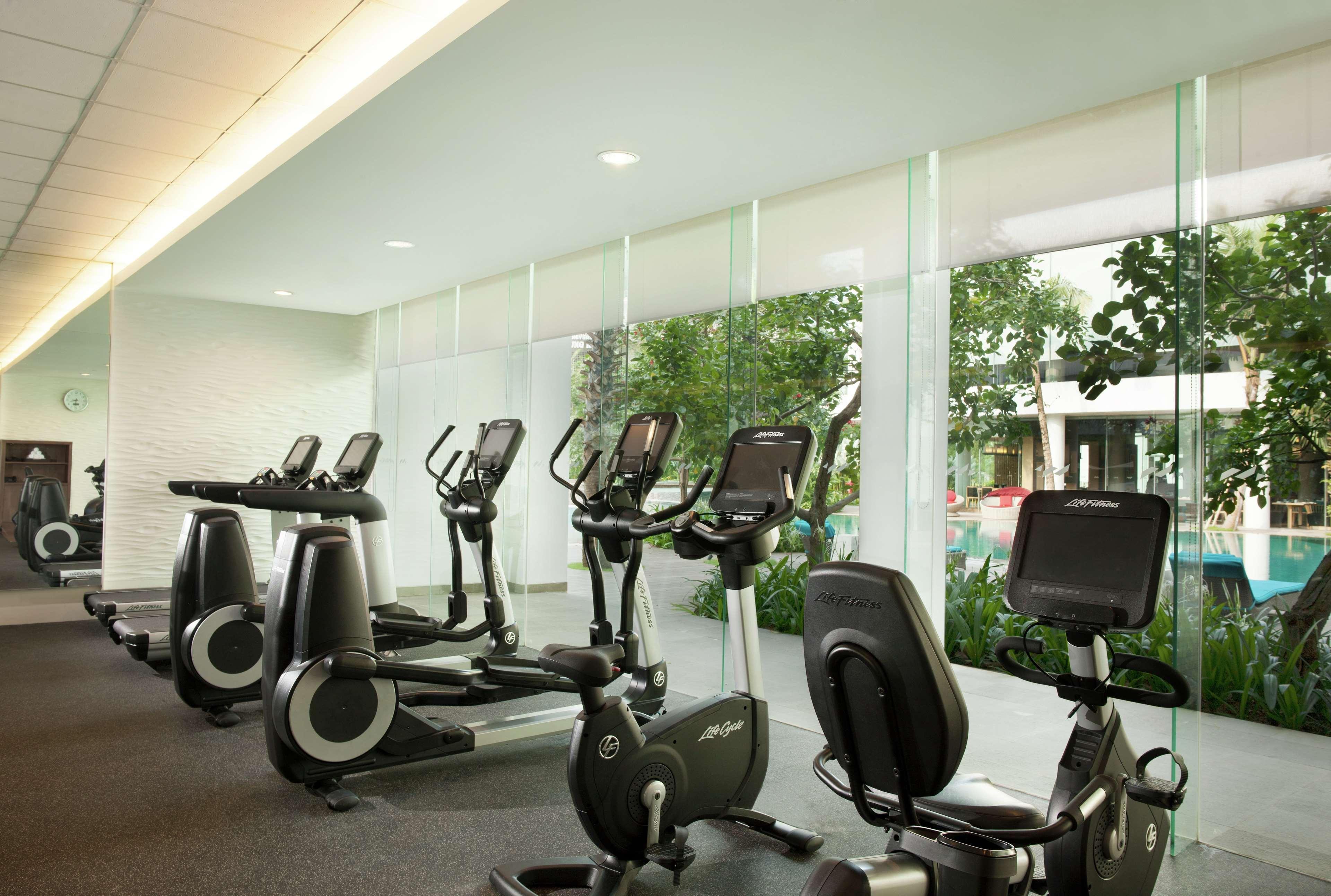 Doubletree By Hilton Jakarta - Diponegoro Dış mekan fotoğraf The gym at the hotel