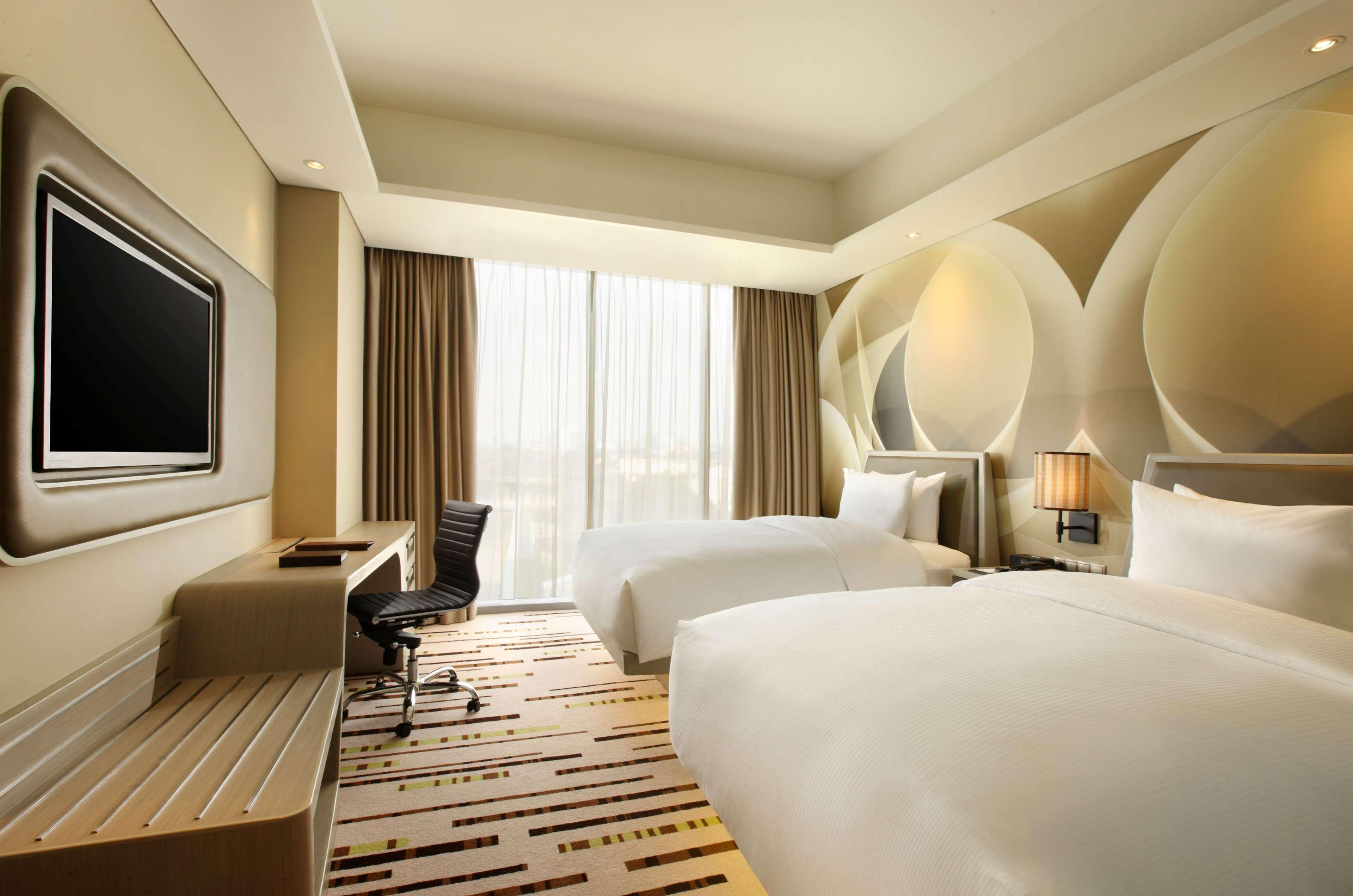 Doubletree By Hilton Jakarta - Diponegoro Dış mekan fotoğraf Deluxe Room