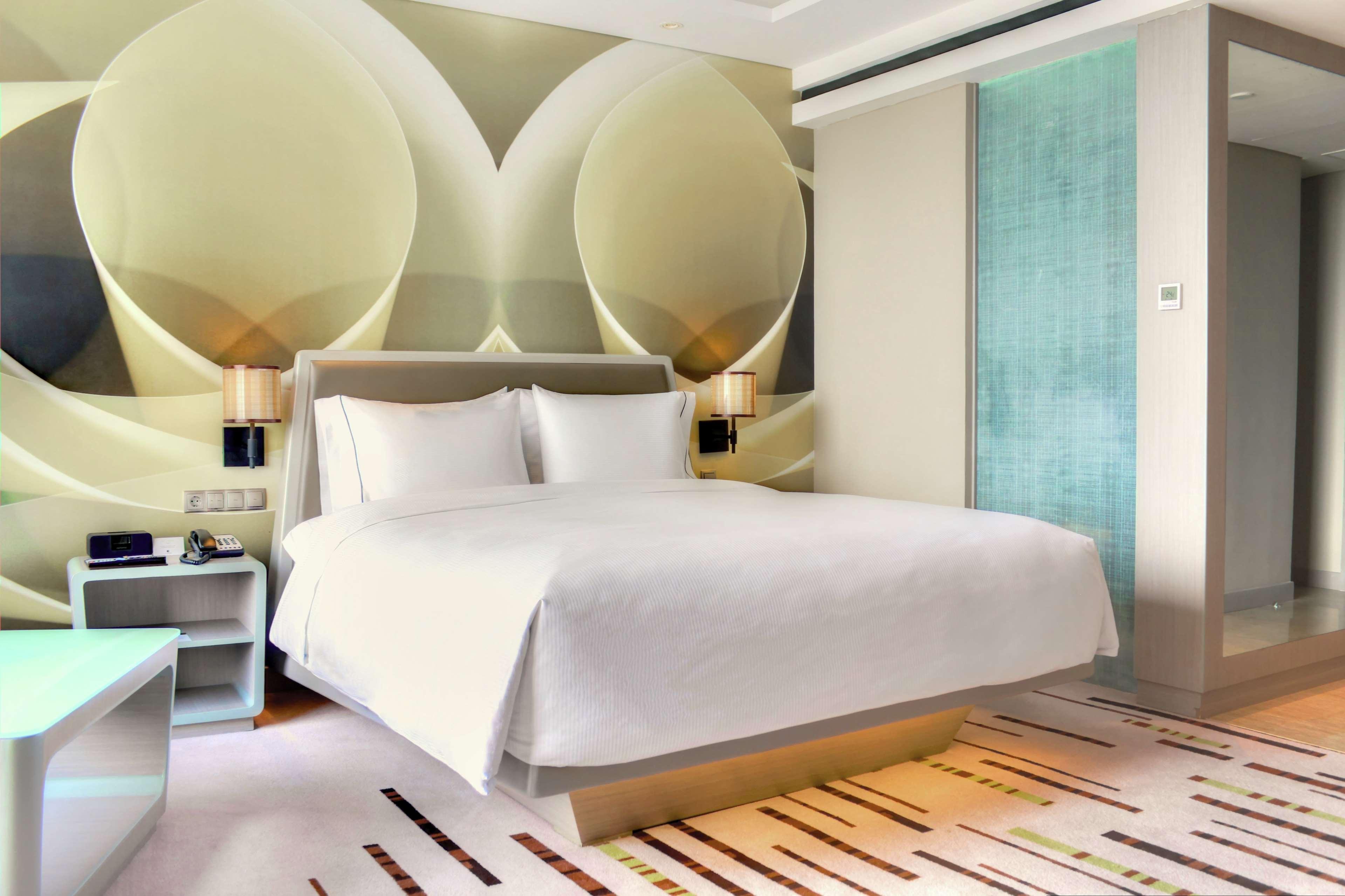 Doubletree By Hilton Jakarta - Diponegoro Dış mekan fotoğraf A room at the W Hotel in London