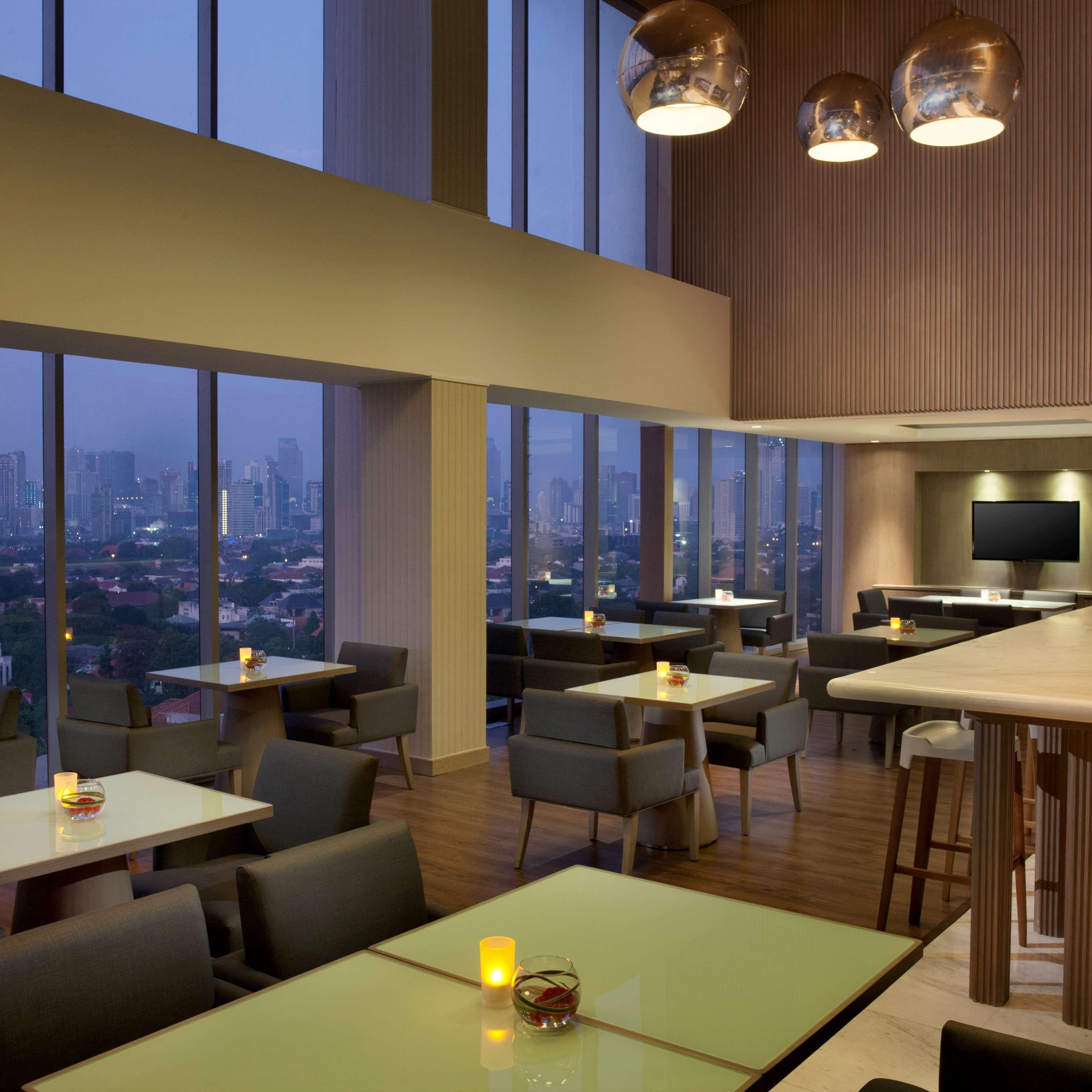 Doubletree By Hilton Jakarta - Diponegoro Dış mekan fotoğraf The lounge at the airport