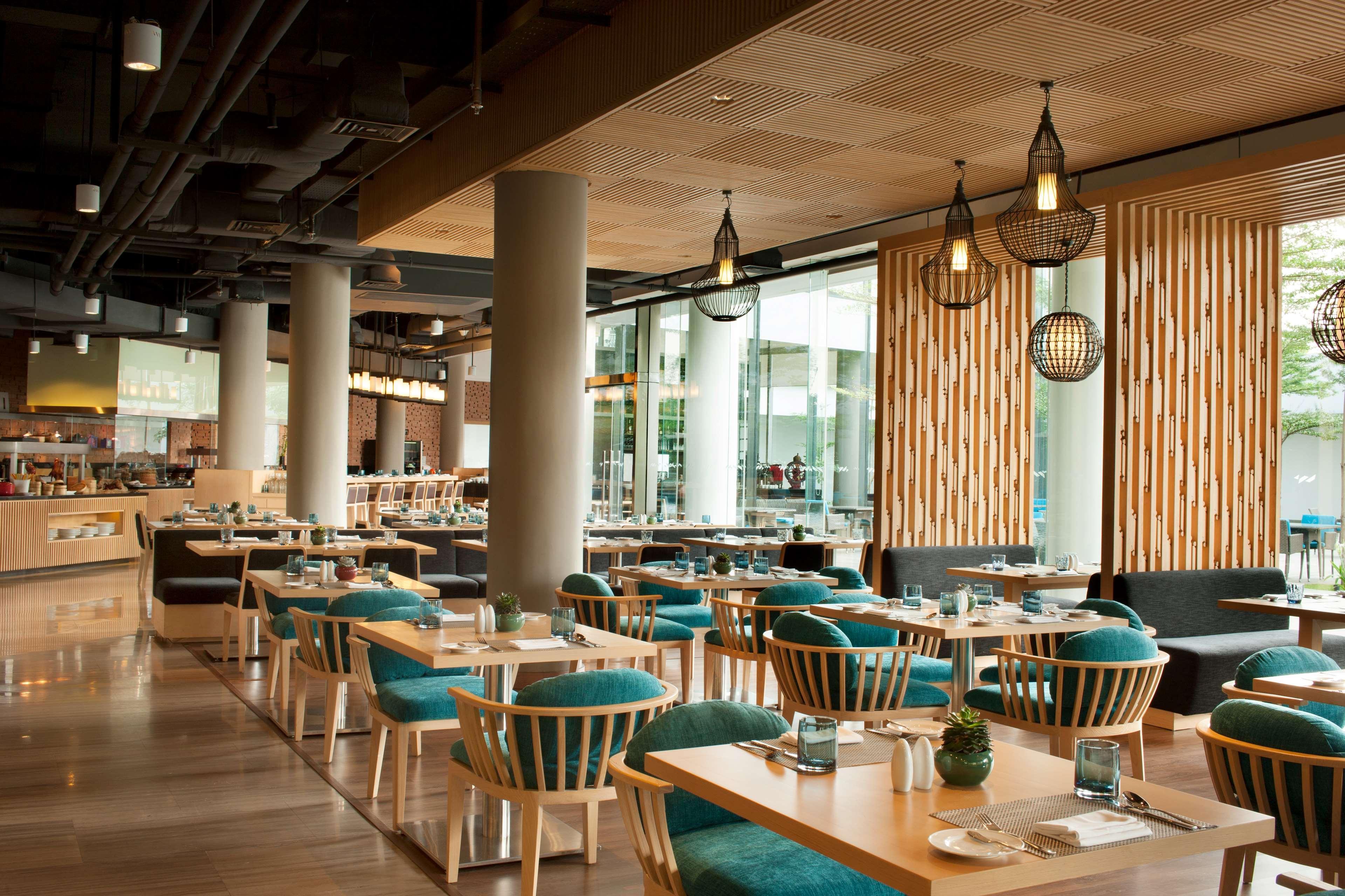 Doubletree By Hilton Jakarta - Diponegoro Dış mekan fotoğraf The restaurant