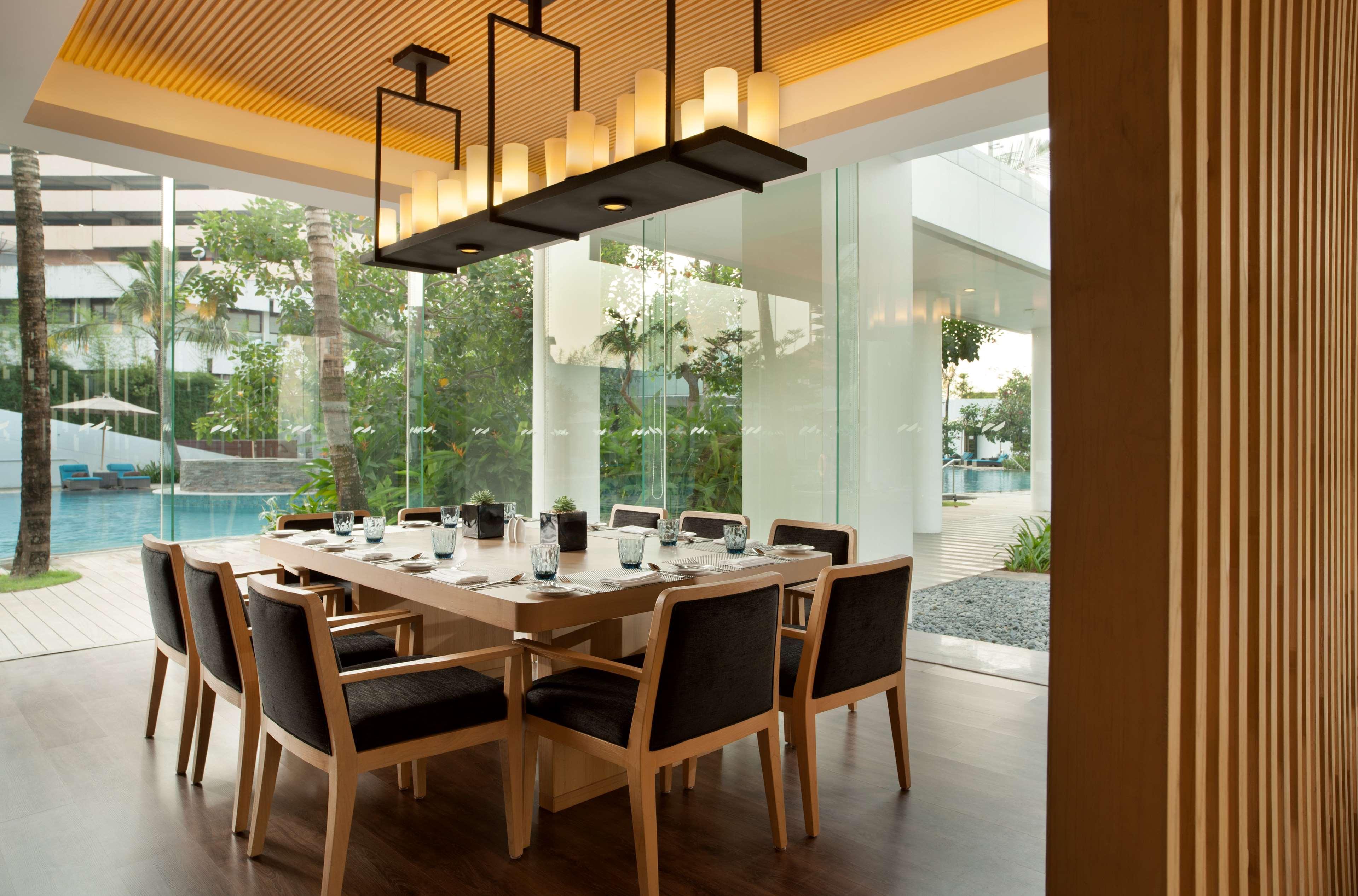 Doubletree By Hilton Jakarta - Diponegoro Dış mekan fotoğraf Private dining room at the restaurant