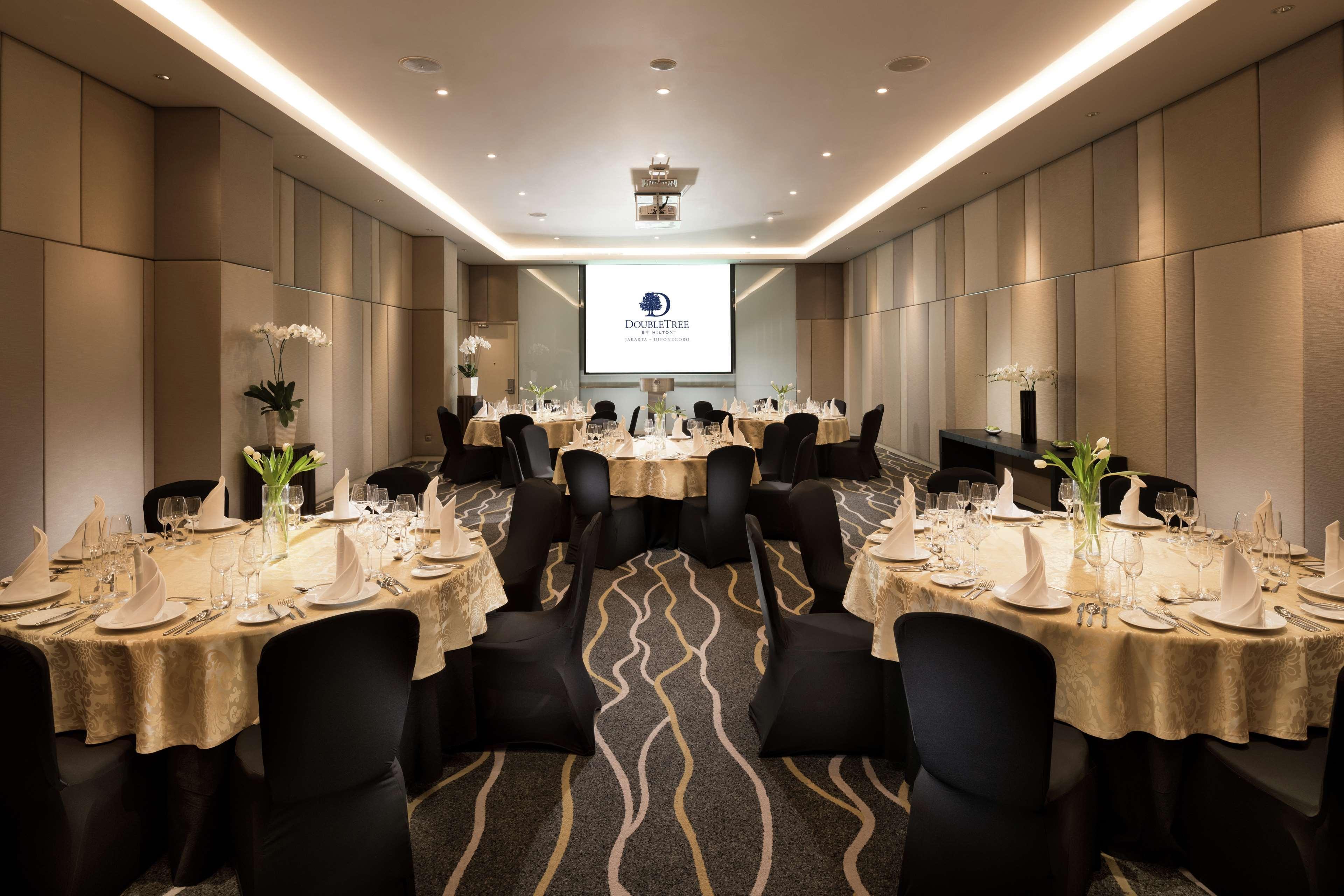 Doubletree By Hilton Jakarta - Diponegoro Dış mekan fotoğraf Meeting room