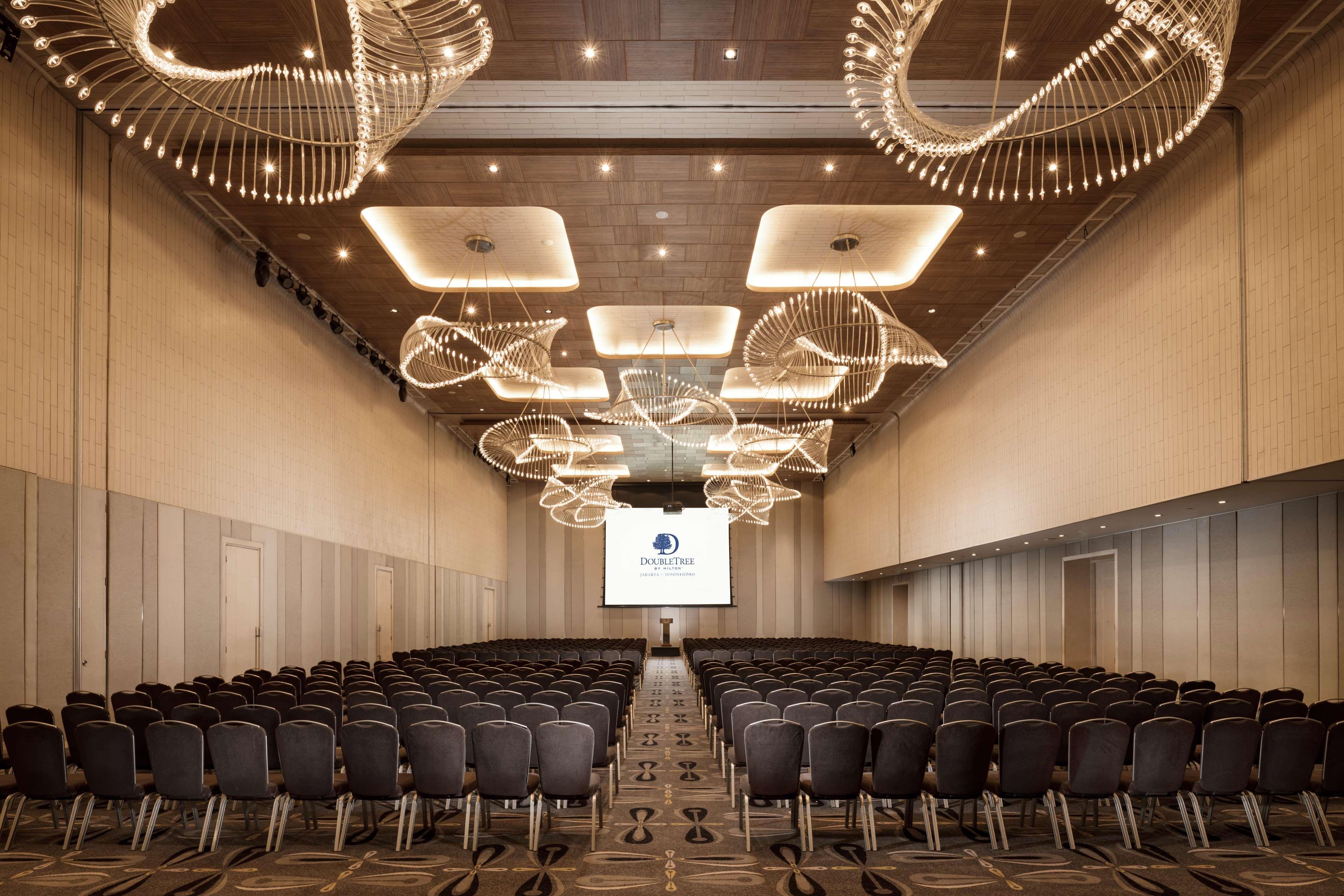 Doubletree By Hilton Jakarta - Diponegoro Dış mekan fotoğraf The Grand Ballroom