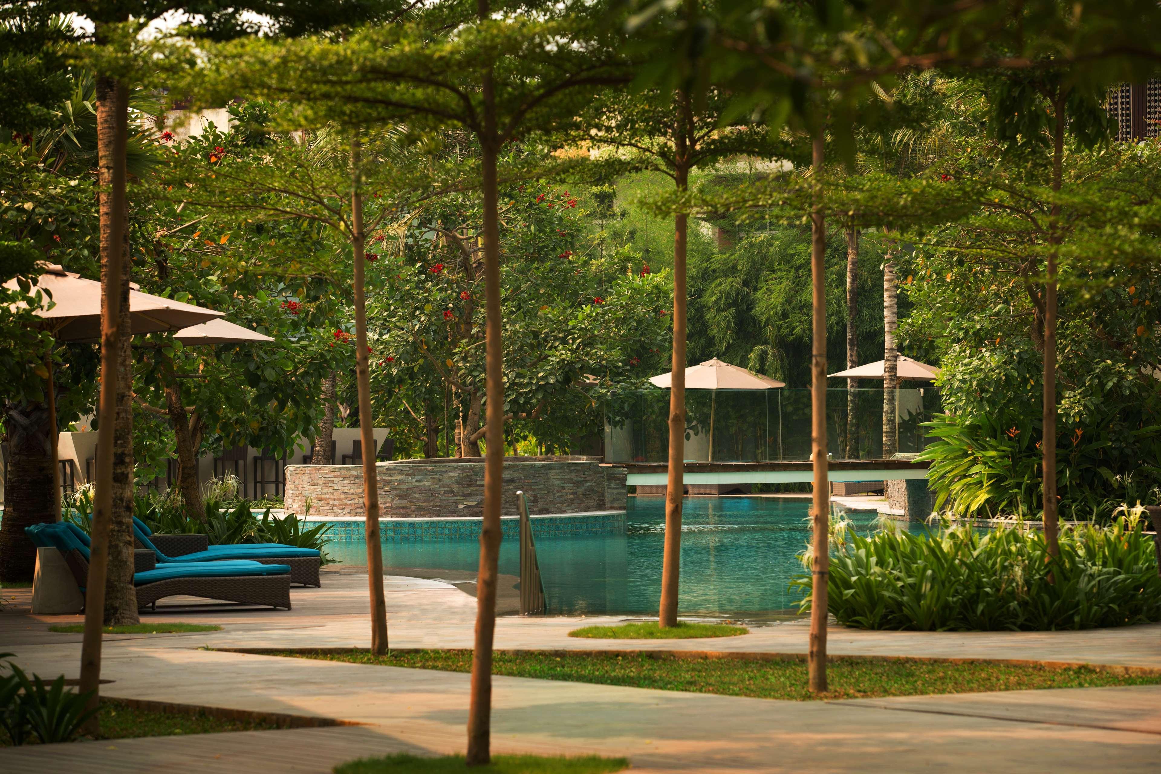 Doubletree By Hilton Jakarta - Diponegoro Dış mekan fotoğraf The Forest Villas