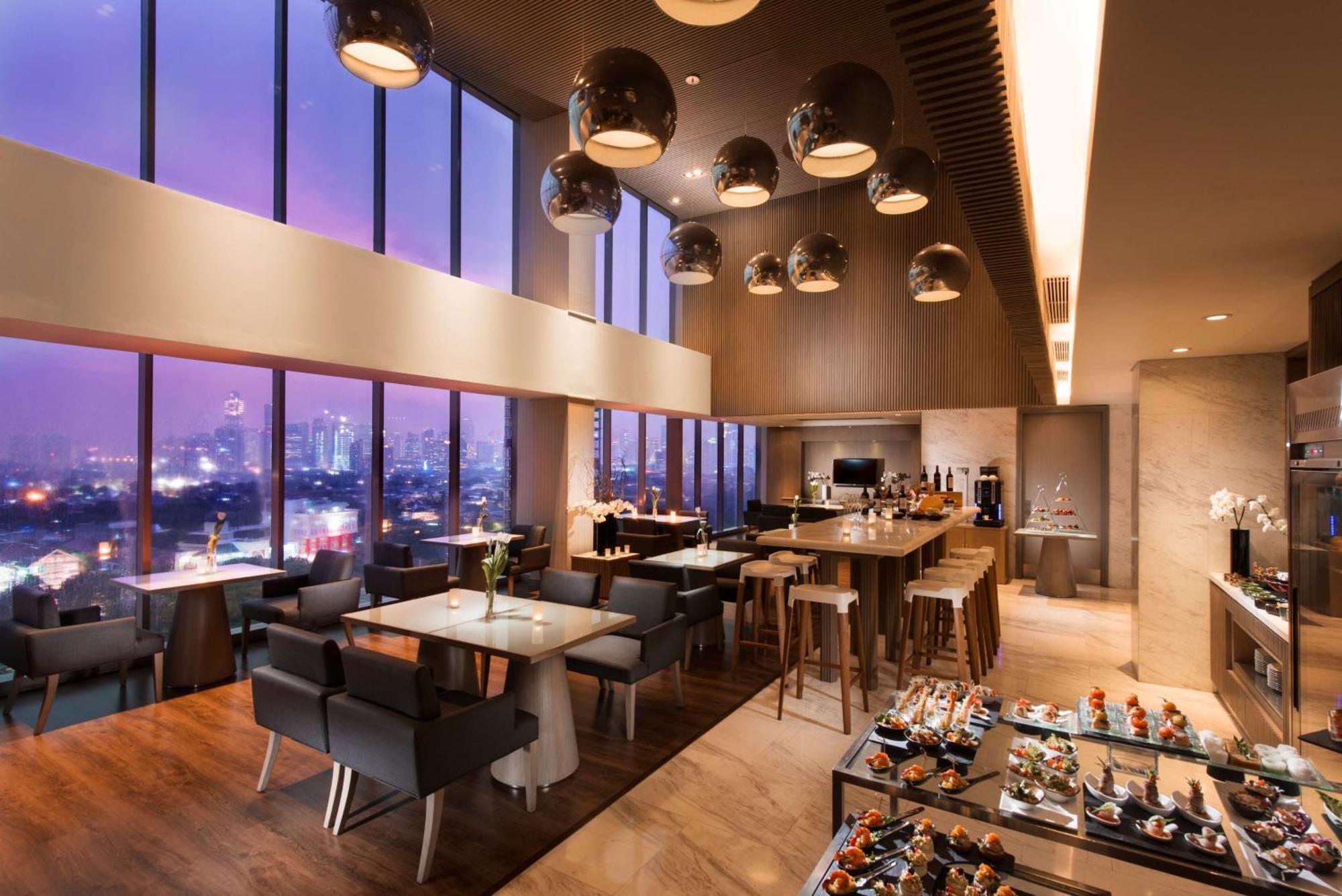 Doubletree By Hilton Jakarta - Diponegoro Dış mekan fotoğraf The Club at Suvarnabhumi Airport