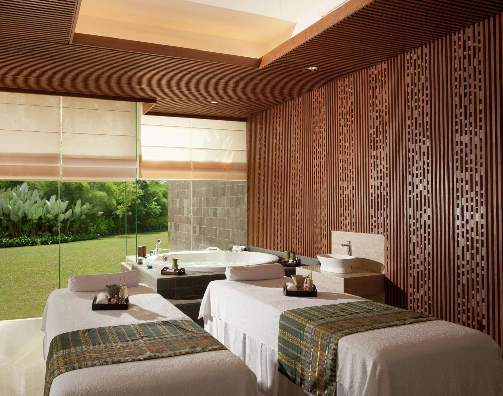 Doubletree By Hilton Jakarta - Diponegoro Dış mekan fotoğraf Spa at The Oberoi, Mumbai