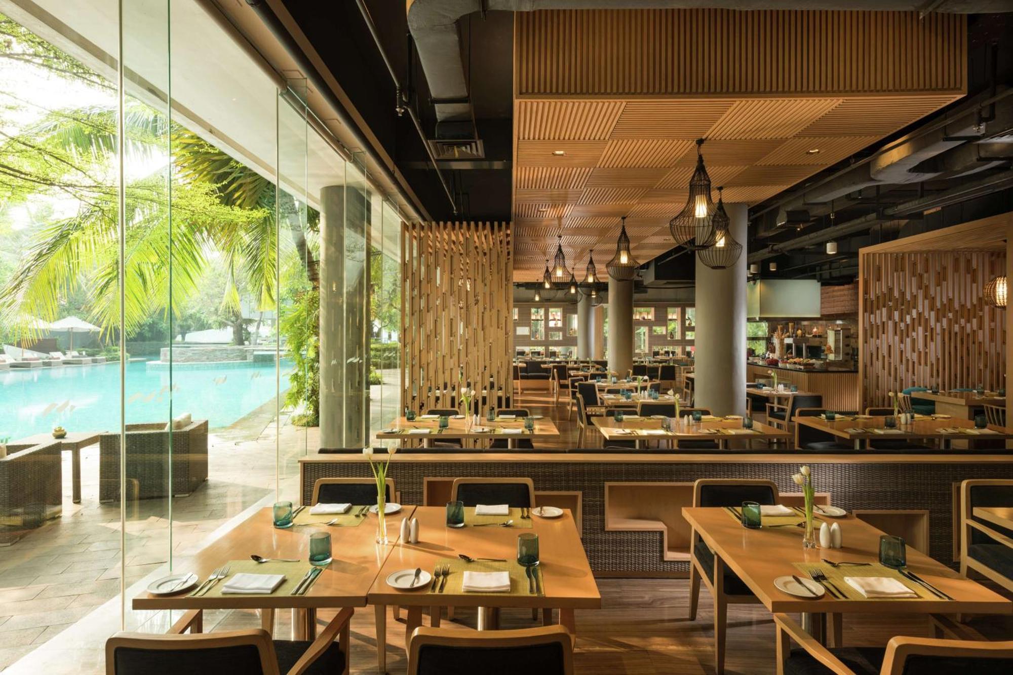 Doubletree By Hilton Jakarta - Diponegoro Dış mekan fotoğraf The Deck