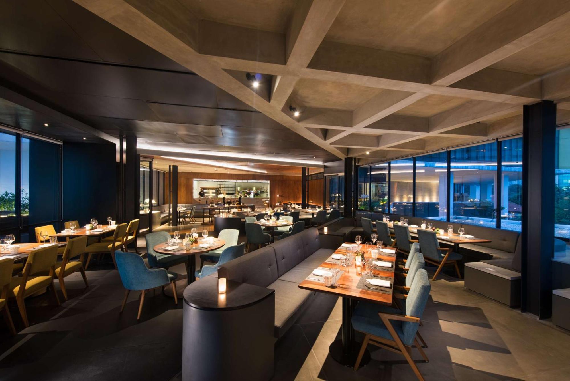 Doubletree By Hilton Jakarta - Diponegoro Dış mekan fotoğraf Interior of the restaurant