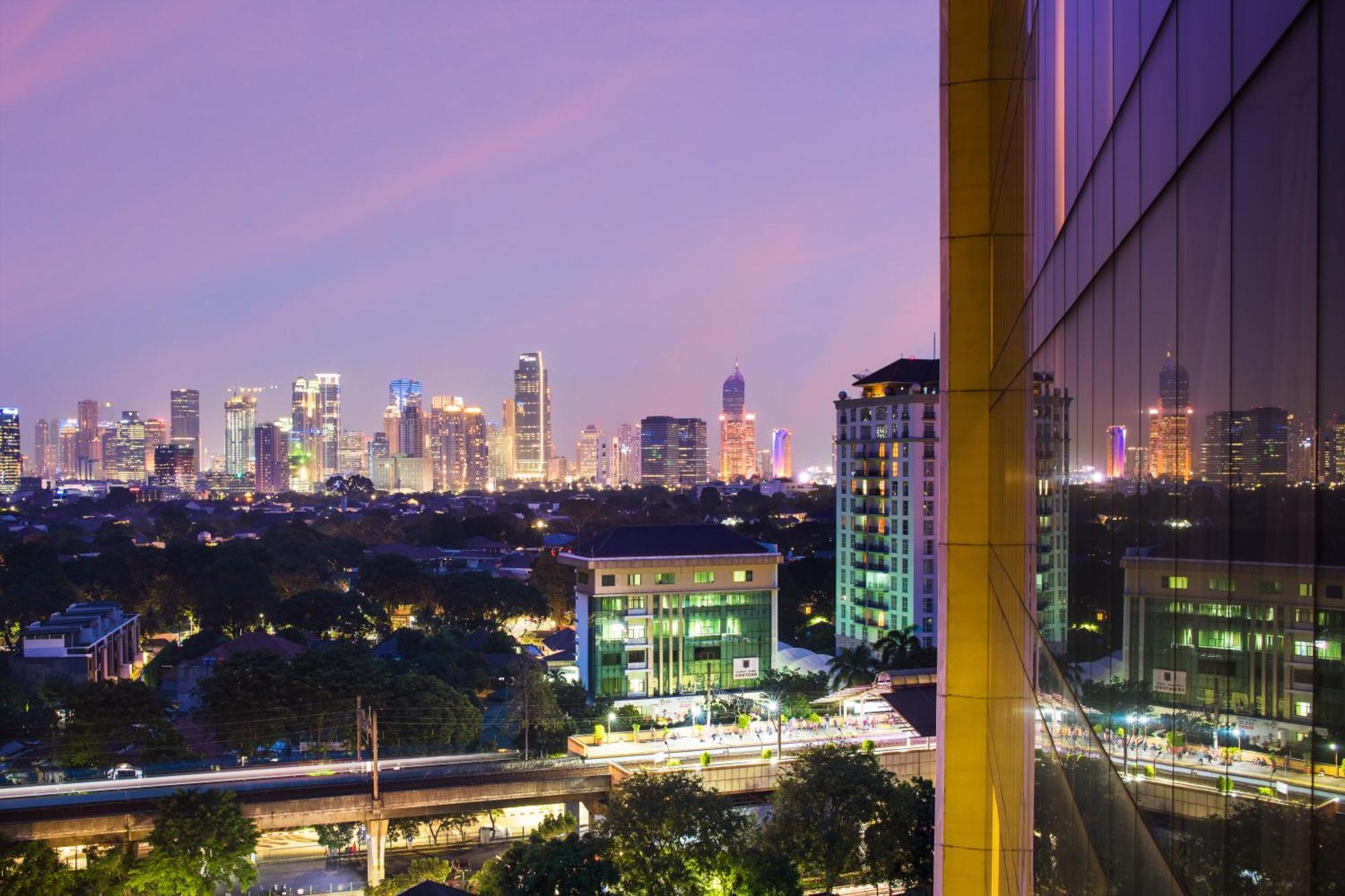 Doubletree By Hilton Jakarta - Diponegoro Dış mekan fotoğraf View of the city from the hotel